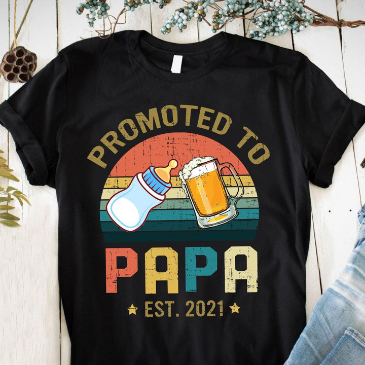 Retro Promoted To Papa Est 2021 Graphic Unisex T Shirt, Sweatshirt, Hoodie Size S - 5XL