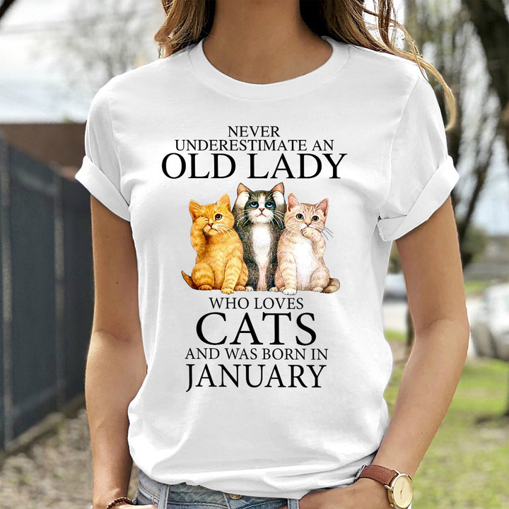 Never Underestimate An Old Lady Who Loves Cats And Was Born In January T-shirt