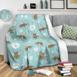 Bee And White Daisy Pattern Print Design Fleece Blanket