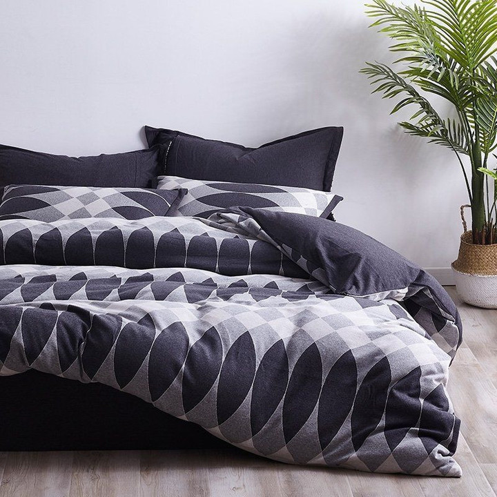 Simply Luxurious Contemporary Oval Geometric Pattern Bedding Set Iy