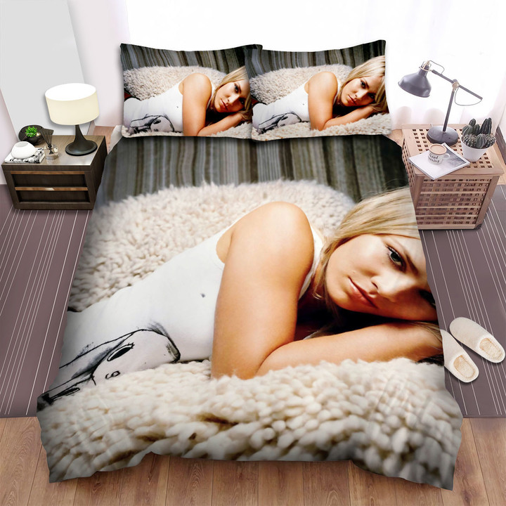 Natasha Bedingfield Photoshoot On The Blanket Bed Sheets Spread Comforter Duvet Cover Bedding Sets