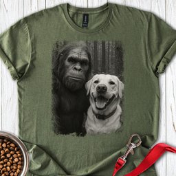 Bigfoot And Labrador Selfie T Shirt Gift For Dog Lover