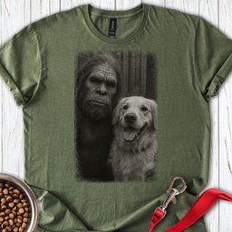 Bigfoot And Golden Retriever Selfie T Shirt Gift For Dog Lover