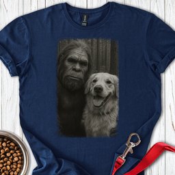 Bigfoot And Golden Retriever Selfie T Shirt Gift For Dog Lover