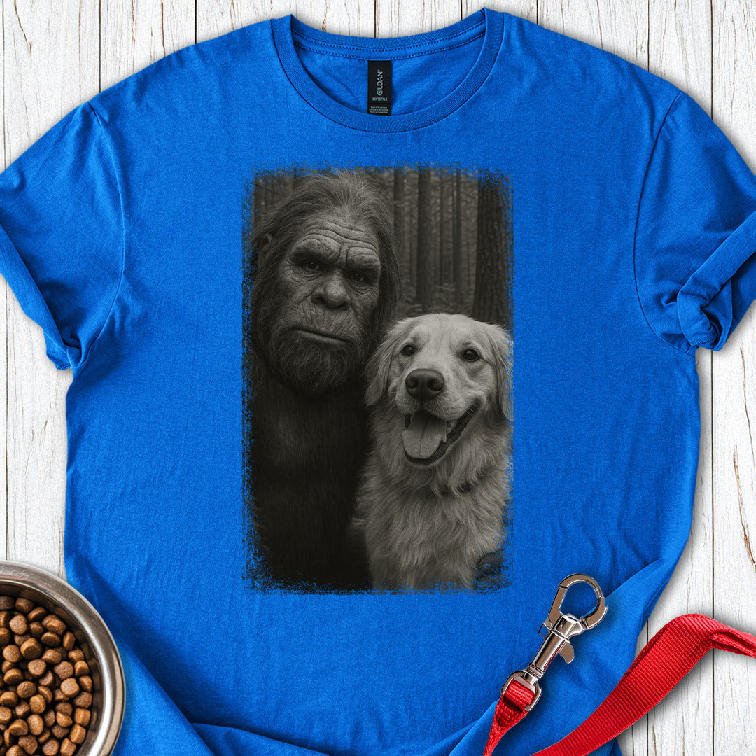 Bigfoot And Golden Retriever Selfie T Shirt Gift For Dog Lover