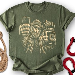 Squatch Selfie T Shirt Gift For Offroad Enthusiast