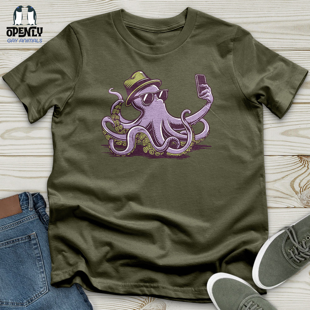 Octopus Takes A Selfie Unisex T Shirt Gift For Animal Lover