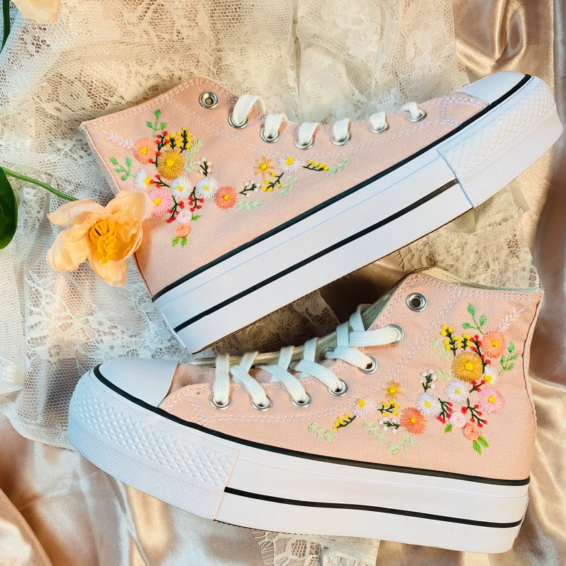 Convesr Chuck Taylor Embroidered Personalized/ Flower Embroidered Converse High-Tops/Converse with 4CM/ Converse Embroidered Flowers