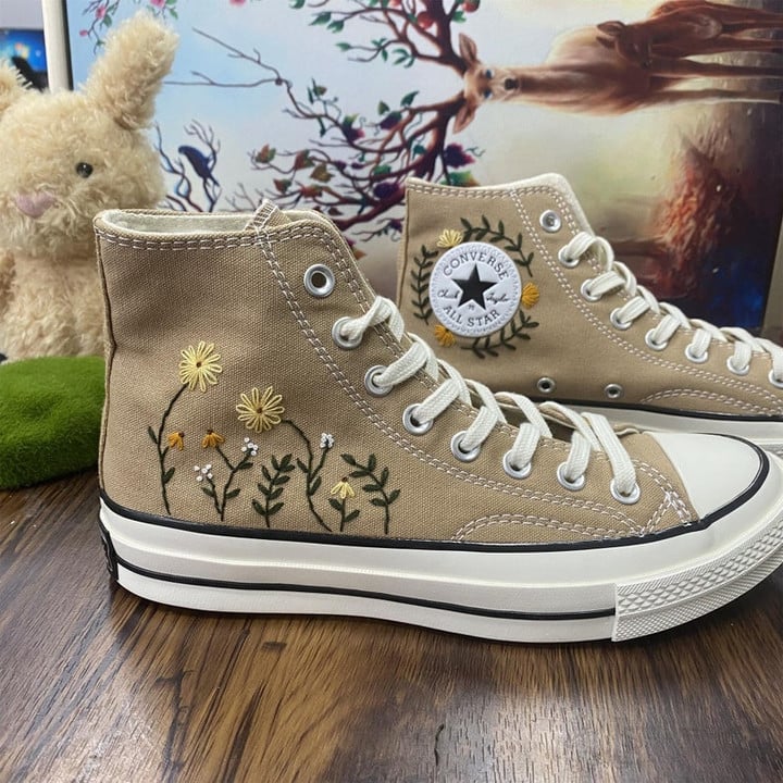 Converse Cosmic Hand Embroidery Bees and sweet Flowers Shoes - Embroidered Personalized Convesr Chuck Taylor - Embroidered Wedding Flowers Shoes High platform 4CM