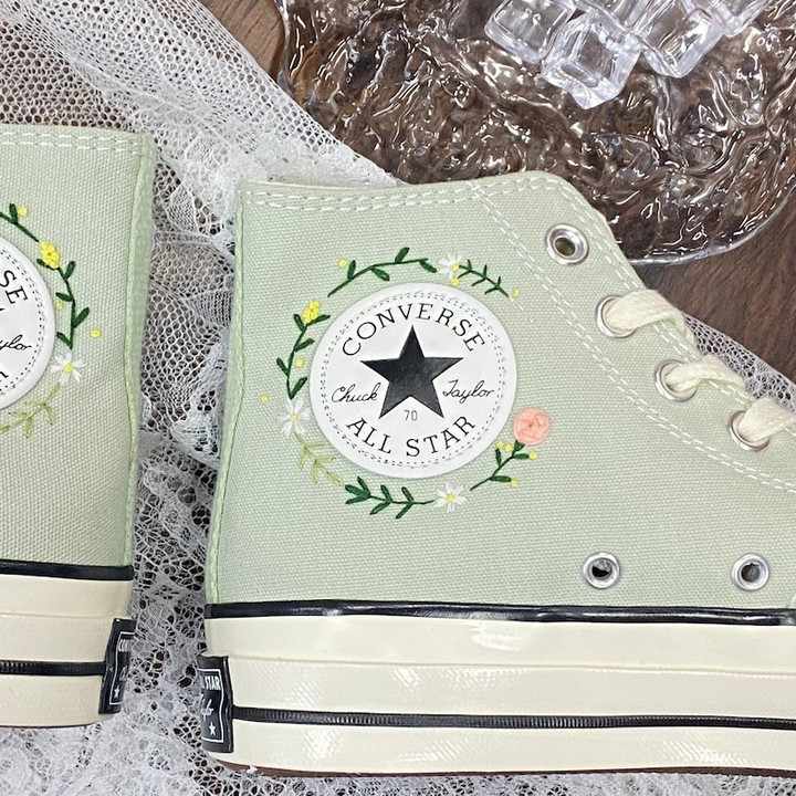 Custom Converse Embroidered Sweet Flowers Shoes/ Personazlied Converse Embroidered Bees and sweet Flowers Shoes/ Custom Converse Floral Embroidery for Bride