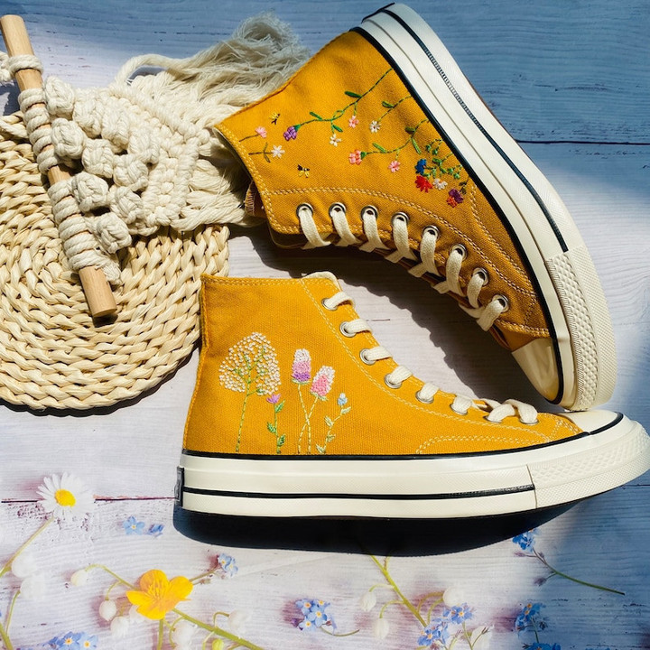 Sweet Country Embroidery Floral High-Tops Converse Shoes/ Personazlied Converse Embroidered Sweet Flowers Shoes/ Custom Converse Floral Embroidery for Bride