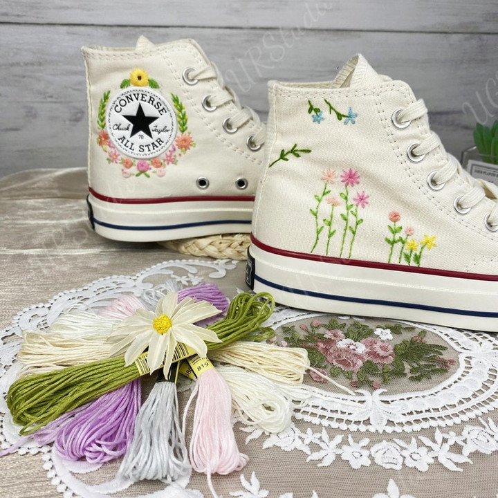 Personalized Embroidered Floral Convesr Chuck Taylor Shoes/ Converse Embroidered Sweet Flowers Shoes/ Custom Converse Floral Embroidery for Bride