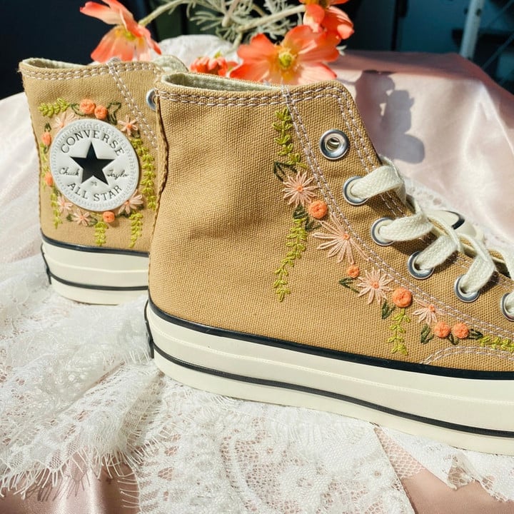 Custom Embroidered Floral Convesr Chuck Taylor Shoes/ Converse Embroidered Sweet Flowers Shoes/ Custom Converse Floral Embroidery for Bride