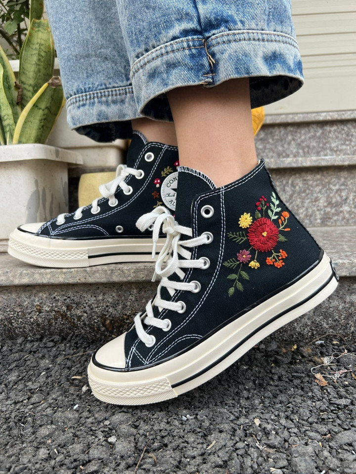 Custom Embroidered Flower converse/Bridal Converse/Embroidered Sneakers Logo Mushroom/Converse Custom Flower Embroidery/Custom Converse Chuck Taylor 1970s