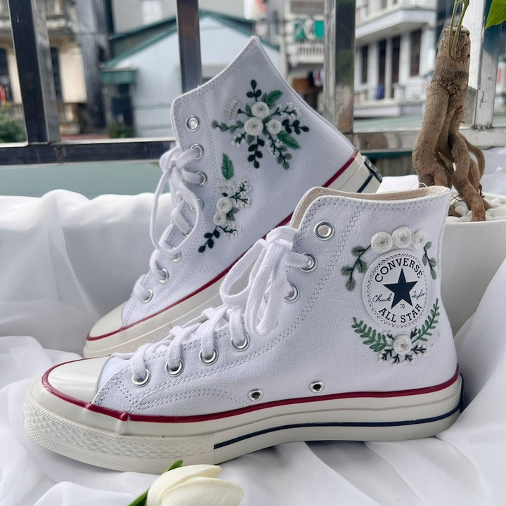 Custom Embroidered Flower converse/ Wedding Sneakers/Converse High Tops White Rose/ Bridal Converse Chuck Taylor 1970s Embroidery Logo/Wedding Converse