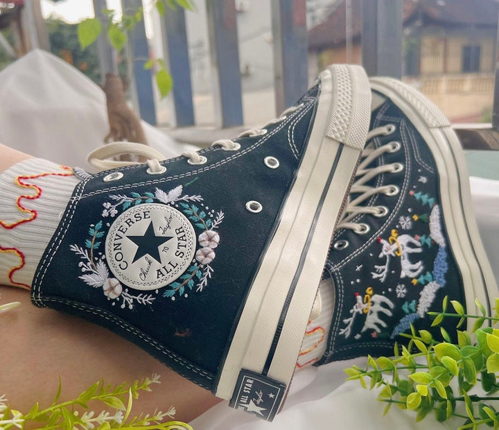 Embroidered Reindeer And Pine Tree Converse/Converse High Tops Christmas/Flower Converse/Embroidered Sneakers Reindeer And Pine Tree/Christmas Gifts/Gift Daughter