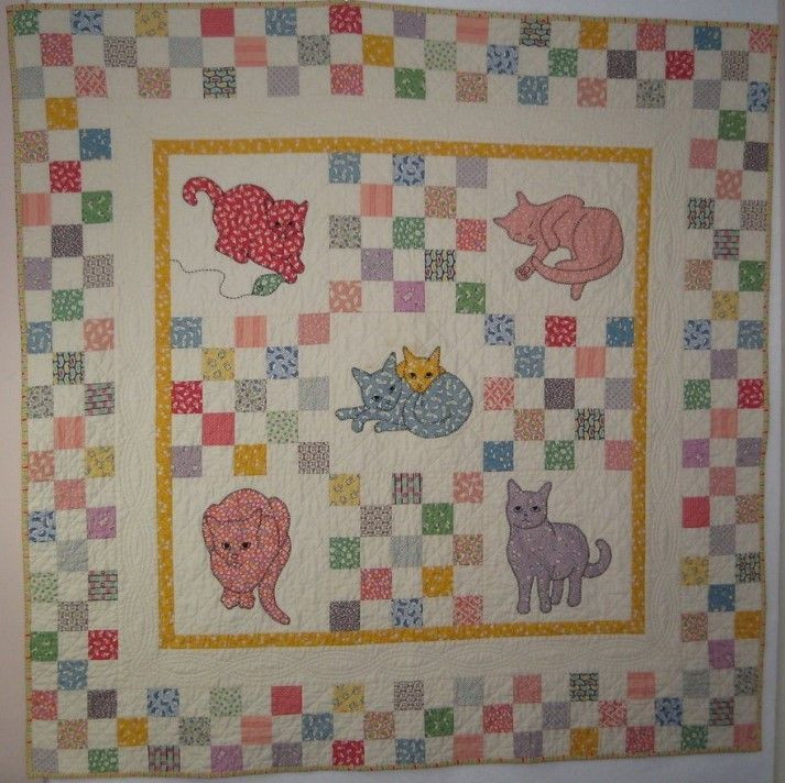 Cats Playing Quilt Tuevs