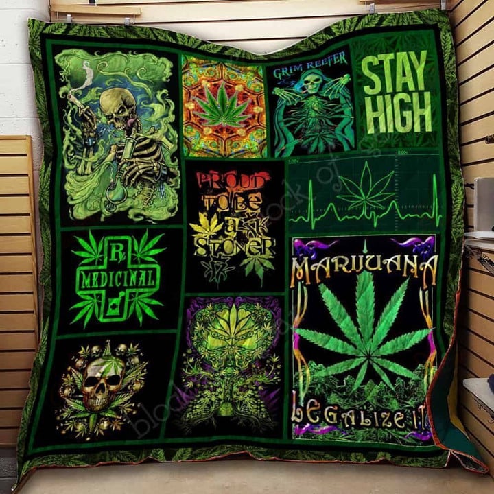 Stay High 8 Quilt Blanket