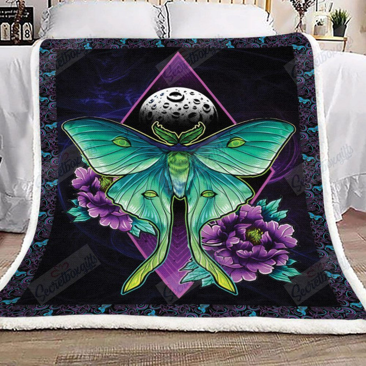 Butterfly And Purple Flower Fleece Blanket