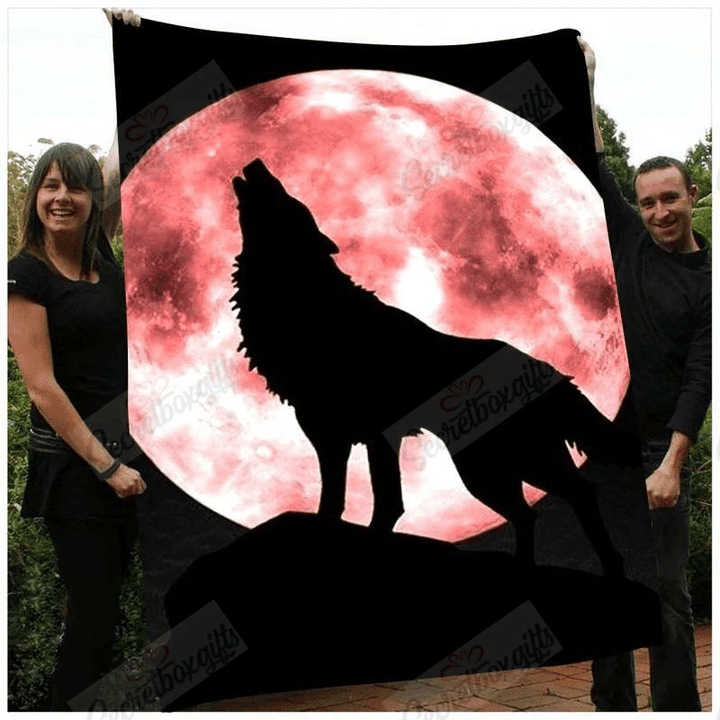 Wolf Howling At Fleece Blanket