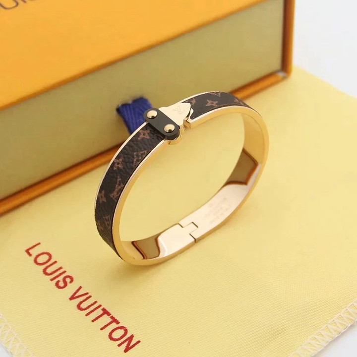 Louis Vuitton Vintage Style Circle Leather Bracelet