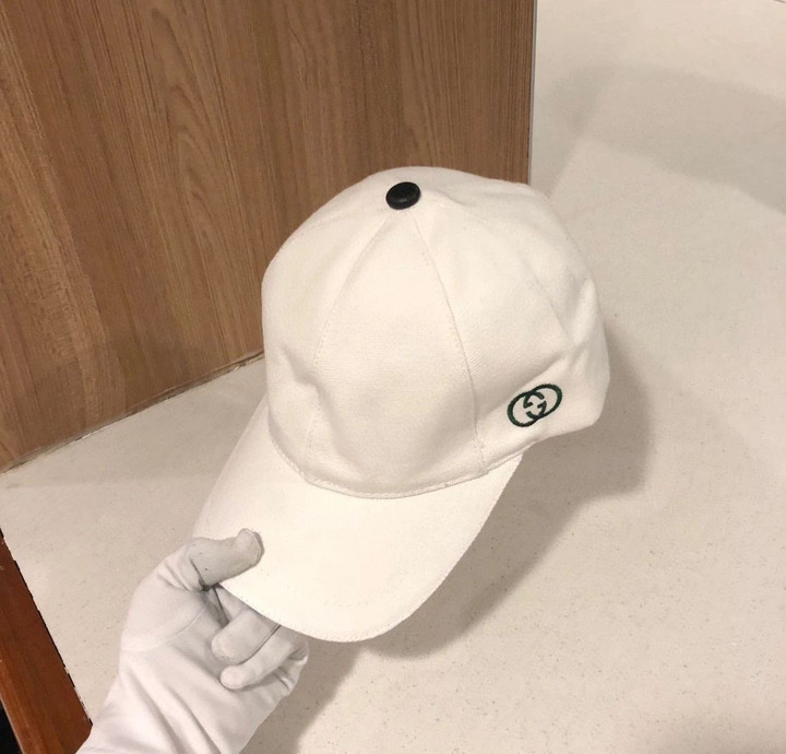 Gucci Interlocking G Embroidered At Mid Panel Baseball Cap In White