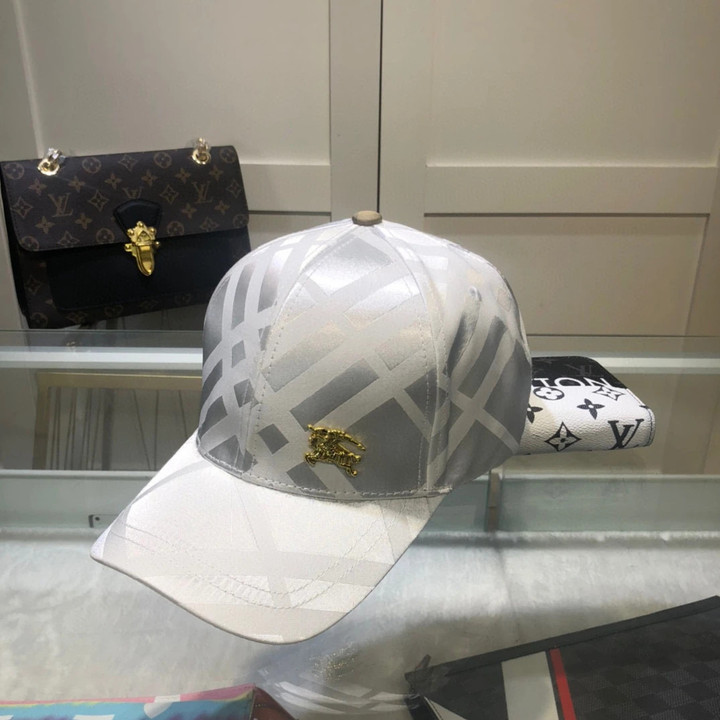 Burberry White Jacquard Baseball Cap With Gold Logo Horse Buckle