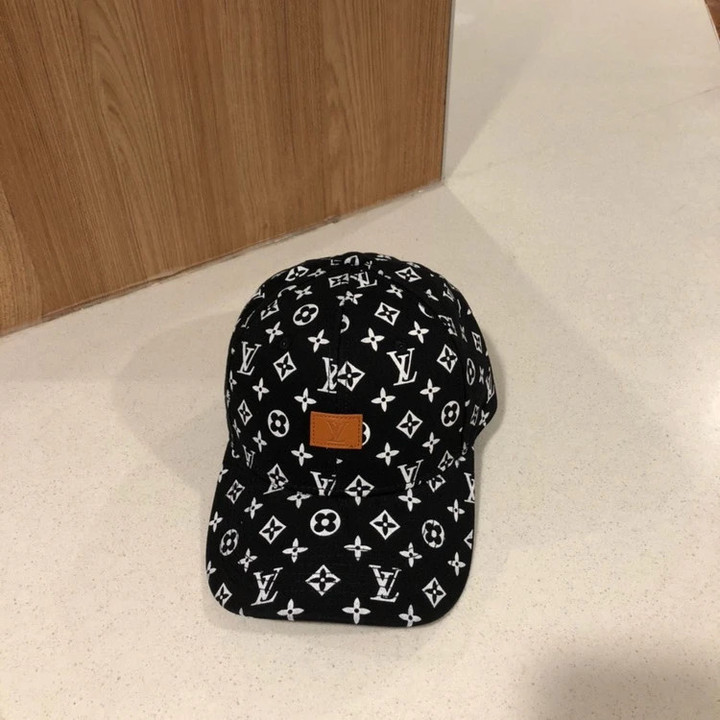 Louis Vuitton Lv Embossed Leather Patch Baseball Cap In Black