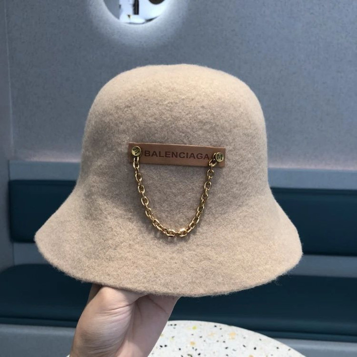 Balenciaga Logo Wool Felt Solid Color Cloche Bucket Hat In Beige