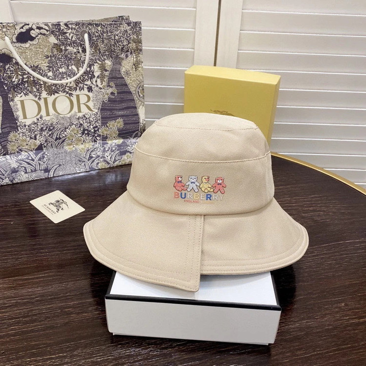 Burberry Embroidered Logo And Bears Bucket Hat In Beige Cream