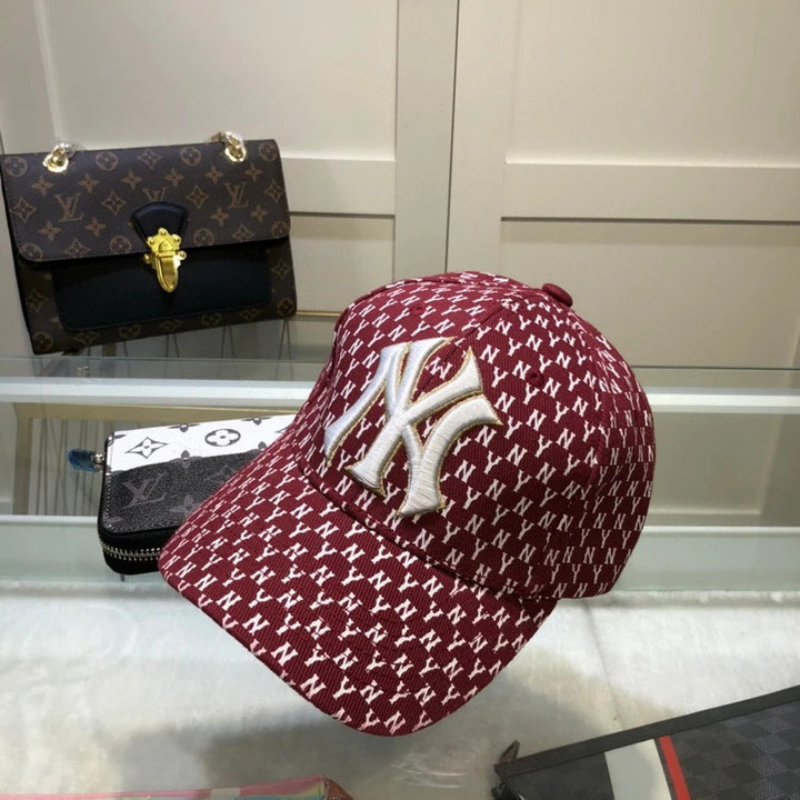 New York Yankees Logo Embroidered At Centre Front Baseball Cap In Burgundy White