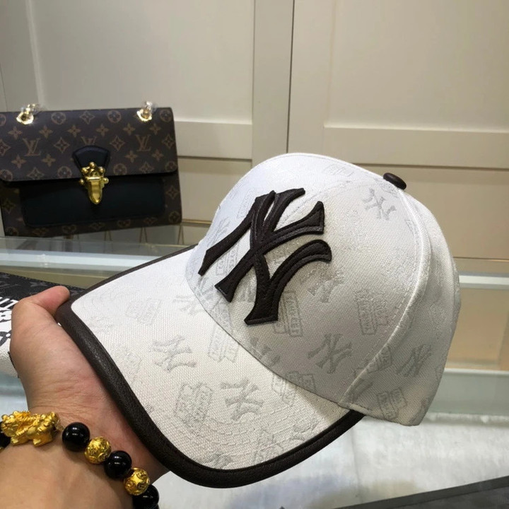 New York Yankees Leather Logo Baseball Cap In White