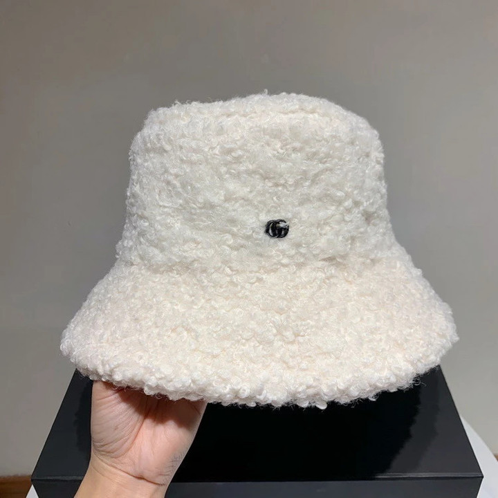 Gucci White Fleece Fur Bucket Hat With Mini Gg Buckle