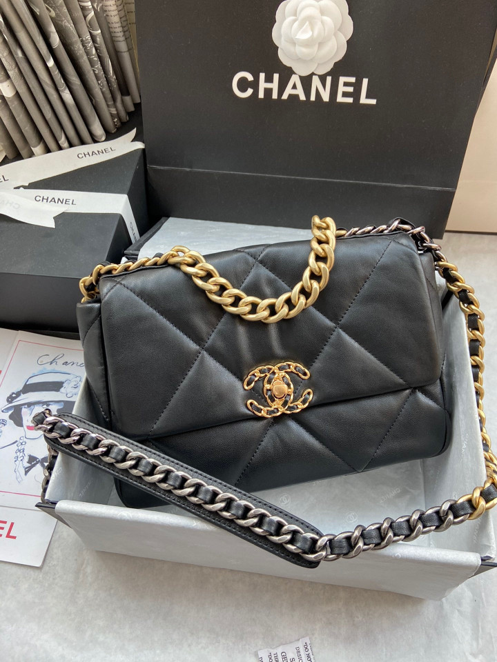Chanel 19 Handbag In Black
