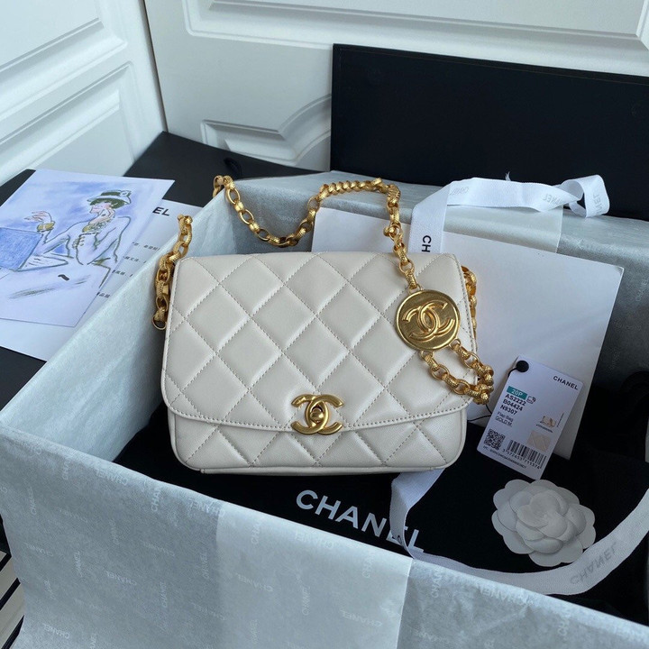 Chanel CC Gold Coin Bag Smooth Leather In Blanc Vintage