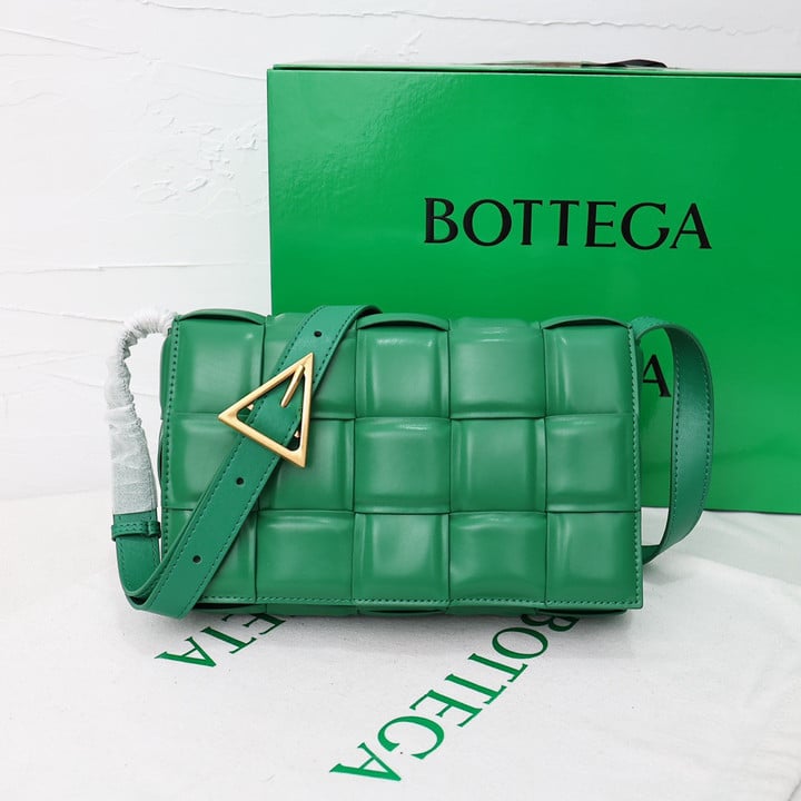 Bottega Veneta Padded Casette Bag Medium Calfskin In Green