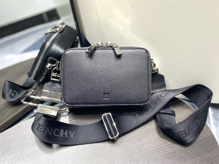 Givenchy Antigona Camera Bag Goat Leather In Black