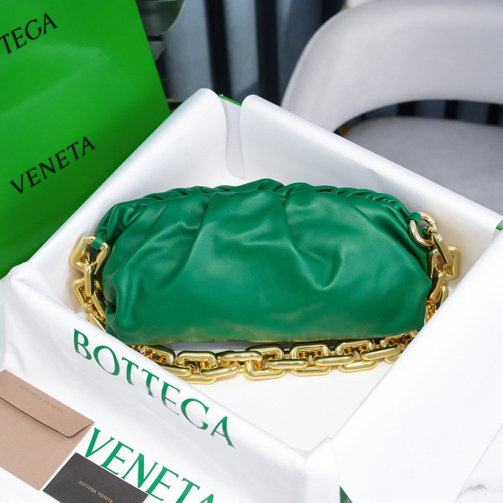Bottega Veneta Chain Cloud Bag Leather In Green
