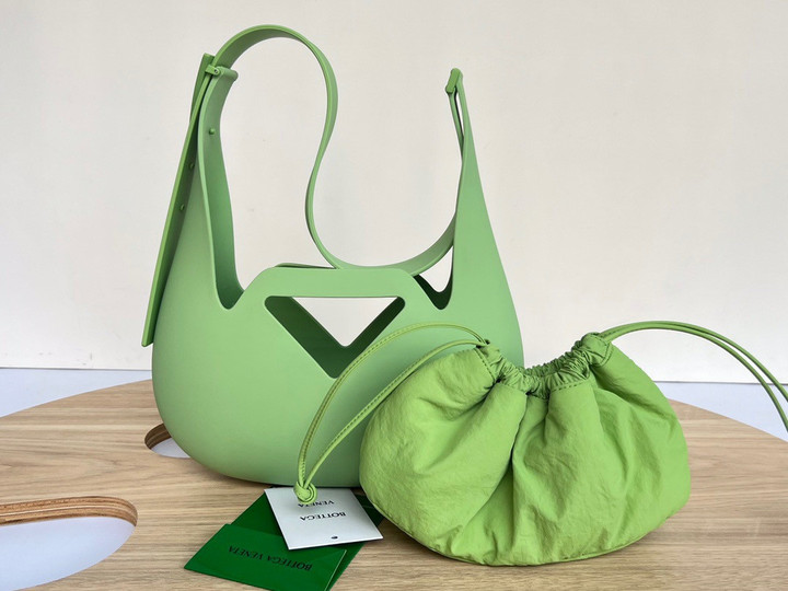 Bottega Veneta Punch Bag Small Velvet Rubber In Green