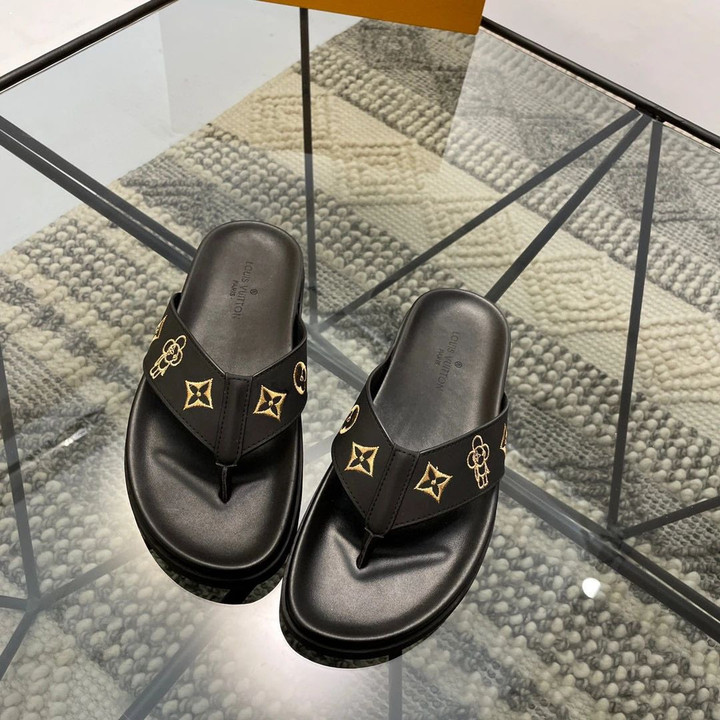 Louis Vuitton Thong Sandals In Black
