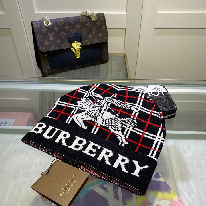 Burberry Lettering And Logo Wool Knit Beanie In Black