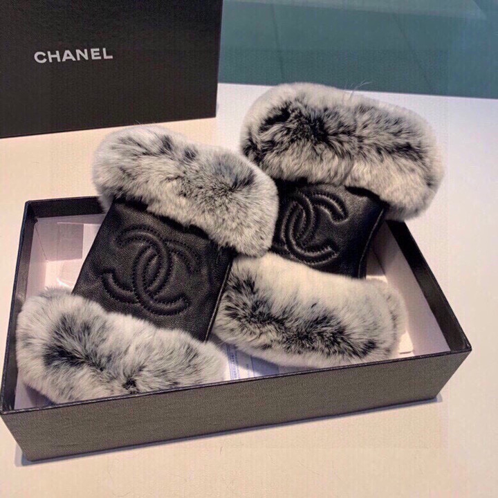 Chanel Fingerless Leather Gloves In Black With Faux Fur