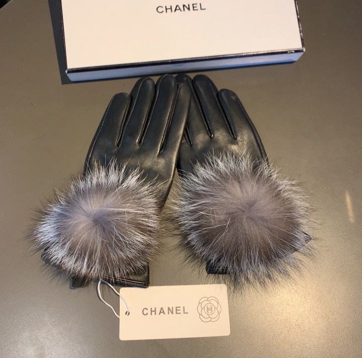 Chanel Black Leather Full Finger Gloves With Brown Faux Fur