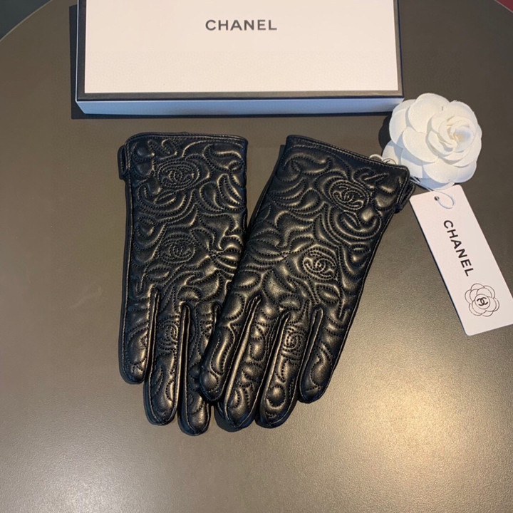 Chanel Embossed Leather Full Finger Gloves In Black