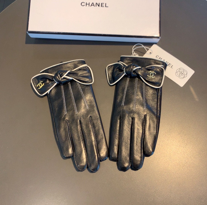 Chanel Black Leather Full Finger Gloves With White Line Bow Tie