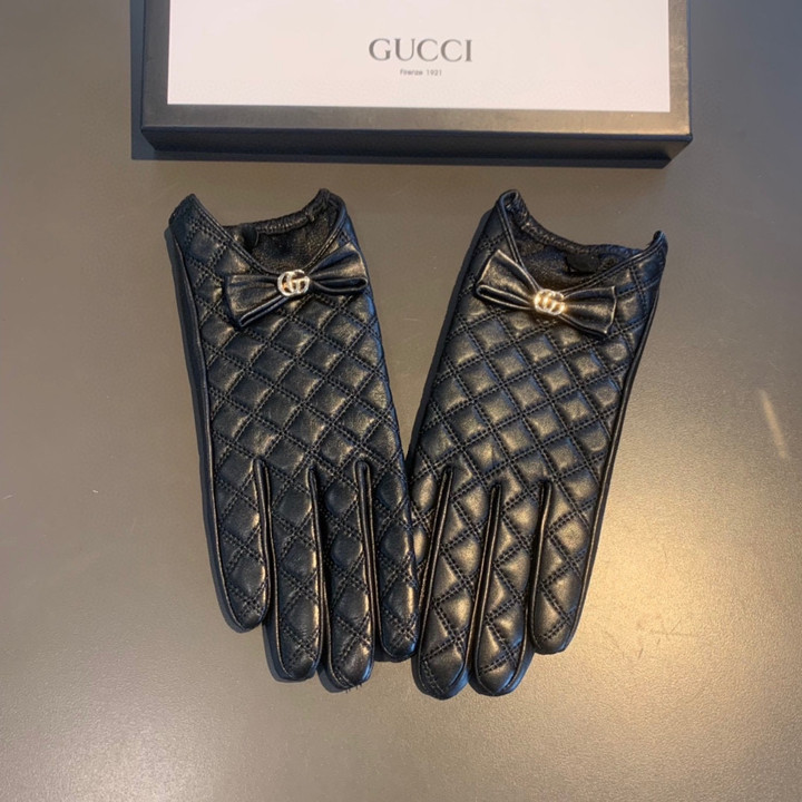 Gucci Quilted Leather Full Finger Gloves With Bow Tie Double G Logo