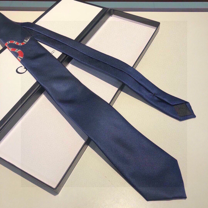 Gucci Kingsnake Underknot Silk Tie Cravatta In Navy