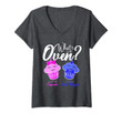 Womens Gender Reveal Party - What's In The Oven? Cupcake Or Muffin V-Neck T-Shirt