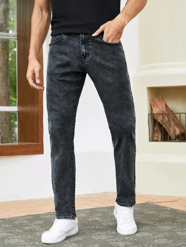Men Solid Pocket Detail Zipper Fly Jeans