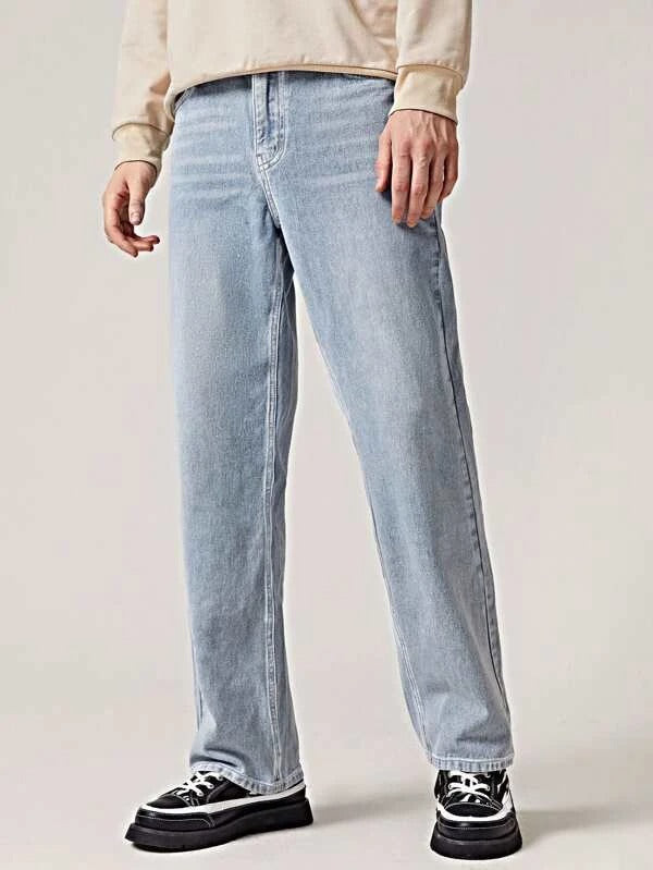 Men Solid Pocket Detail Jeans